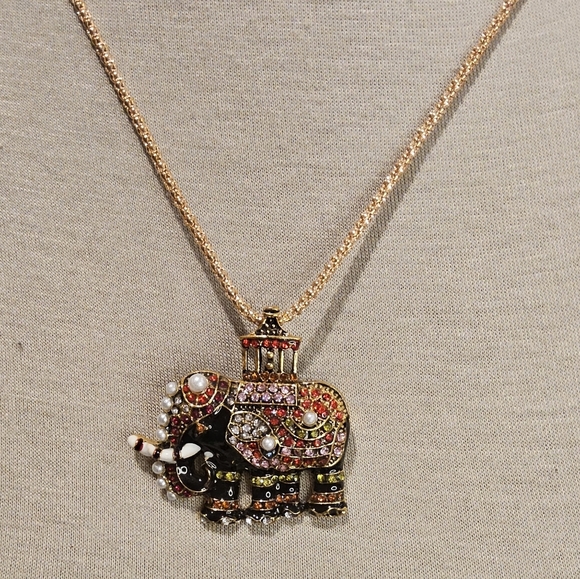 BLACK n RED ELEPHANT STATEMENT NECKLACE - Picture 2 of 3